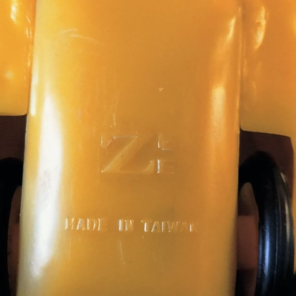 Yellow Duck Friction Toy Plastic Moving Eyes beak Anthropomorphic Vintage 1950 - Picture 12 of 12